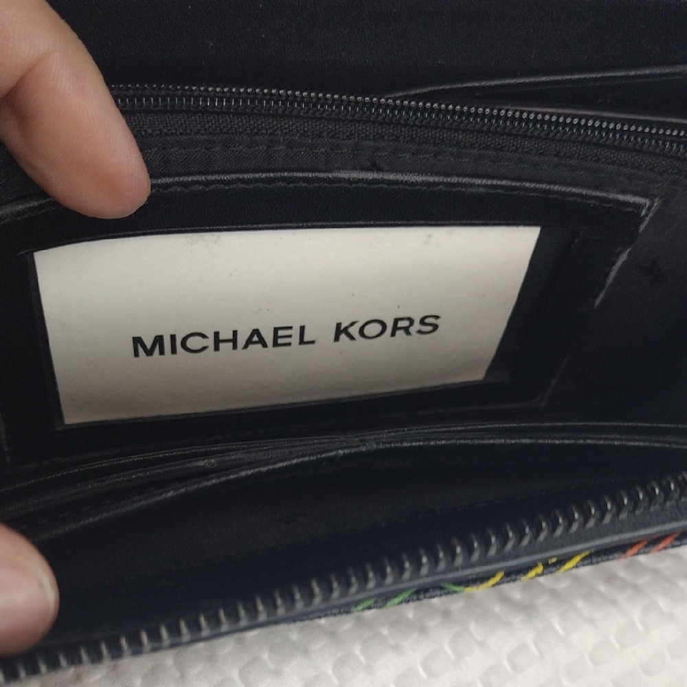 Michael Kors Adele Logo Smartphone Colorful Wallet NWOT - Picture 9 of 12